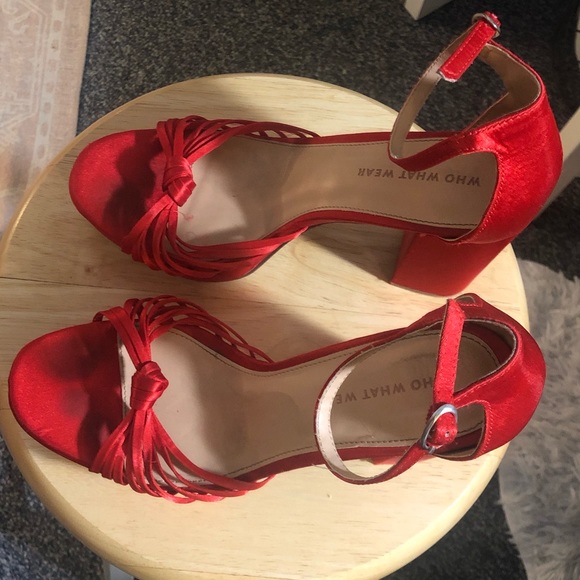 Red satin open toe heels - Picture 5 of 5